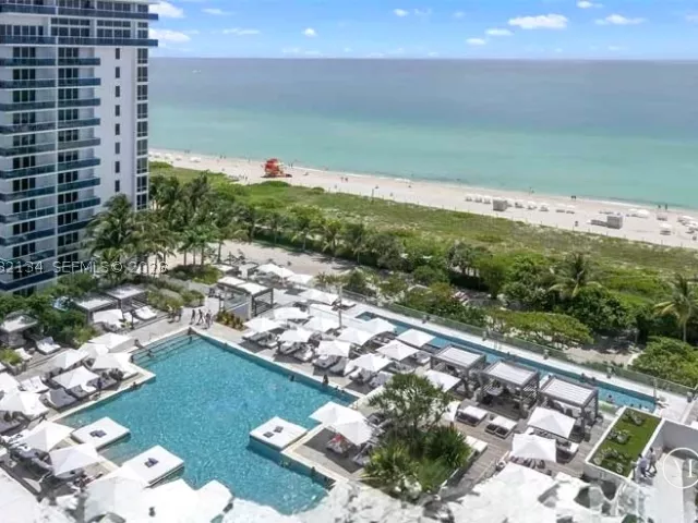 condo for rent in Miami Beach - 2301 Collins Ave 843 - MondialRealty