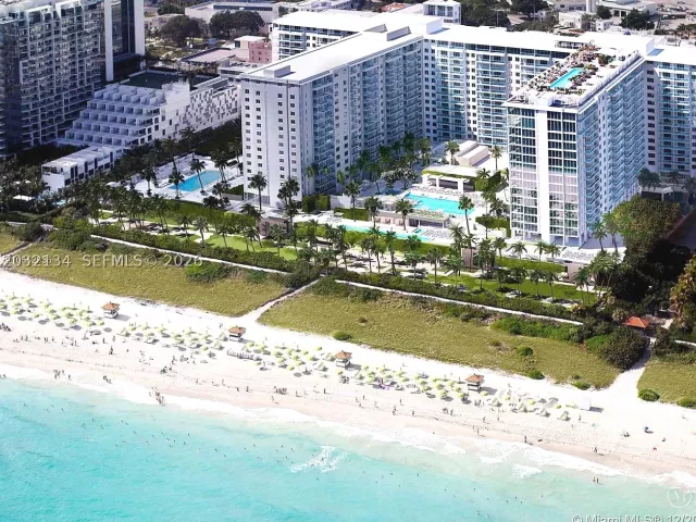 condo for rent in Miami Beach - 2301 Collins Ave 843 - MondialRealty
