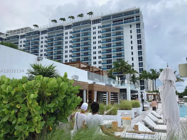 condo for rent in Miami Beach - 2301 Collins Ave 843 - MondialRealty