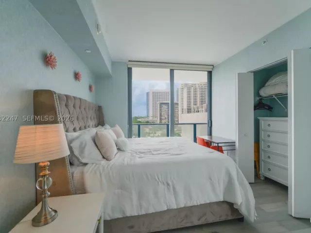 3-bedroom condo for sale in Miami - 501 NE 31st St 601 - MondialRealty