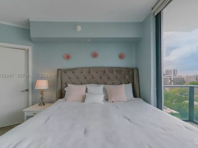 3-bedroom condo for sale in Miami - 501 NE 31st St 601 - MondialRealty