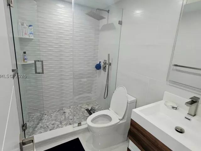 2-bedroom condo for rent in Hallandale Beach - 1950 S Ocean Dr 3D - MondialRealty