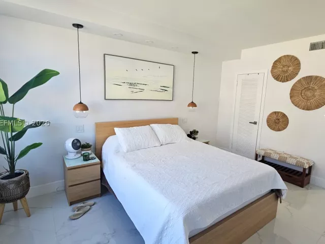 2-bedroom condo for rent in Hallandale Beach - 1950 S Ocean Dr 3D - MondialRealty