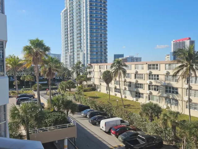 2-bedroom condo for rent in Hallandale Beach - 1950 S Ocean Dr 3D - MondialRealty