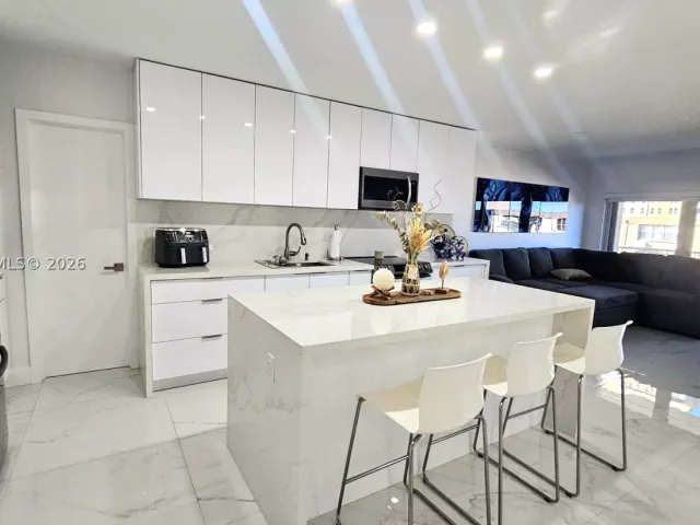 2-bedroom condo for rent in Hallandale Beach - 1950 S Ocean Dr 3D - MondialRealty
