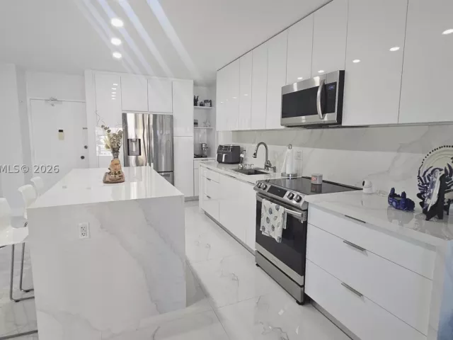 2-bedroom condo for rent in Hallandale Beach - 1950 S Ocean Dr 3D - MondialRealty
