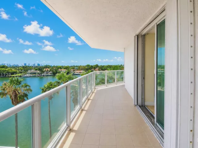 3-bedroom condo for sale in Miami Beach - 5900 Collins Ave 601 - MondialRealty