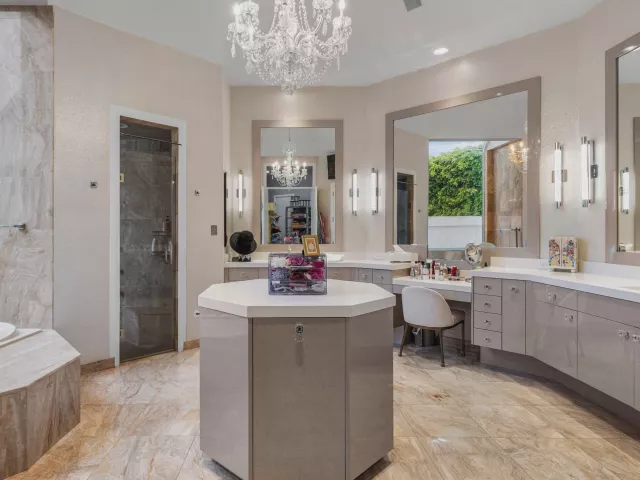 7-bedroom home for sale in Boca Raton - 7027 Queenferry Circle - MondialRealty