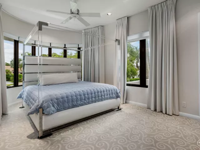7-bedroom home for sale in Boca Raton - 7027 Queenferry Circle - MondialRealty