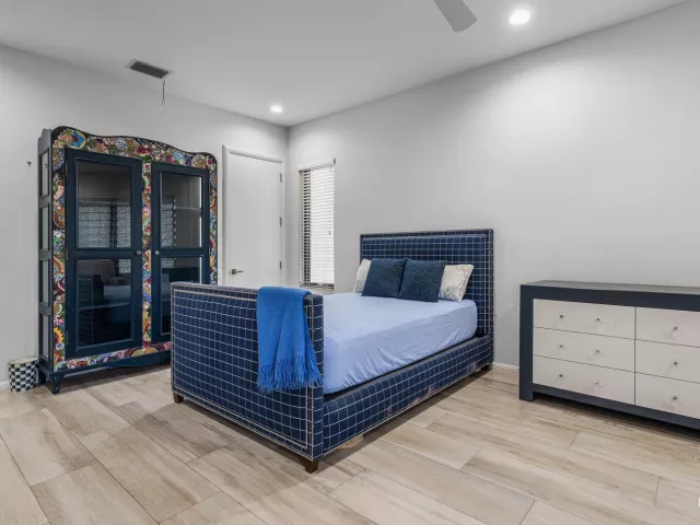 7-bedroom home for sale in Boca Raton - 7027 Queenferry Circle - MondialRealty
