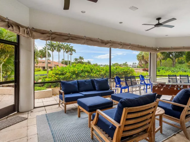 7-bedroom home for sale in Boca Raton - 7027 Queenferry Circle - MondialRealty