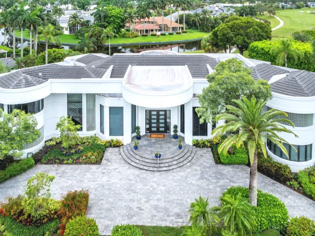 7-bedroom home for sale in Boca Raton - 7027 Queenferry Circle - MondialRealty