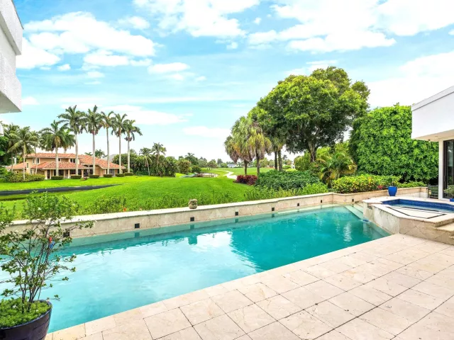 7-bedroom home for sale in Boca Raton - 7027 Queenferry Circle - MondialRealty