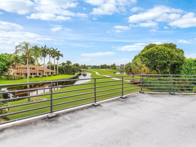 7-bedroom home for sale in Boca Raton - 7027 Queenferry Circle - MondialRealty