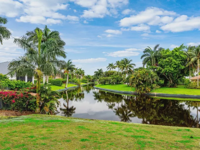 7-bedroom home for sale in Boca Raton - 7027 Queenferry Circle - MondialRealty