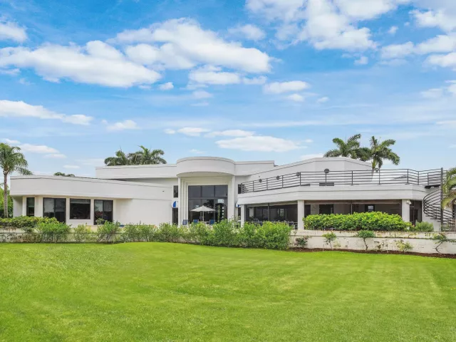 7-bedroom home for sale in Boca Raton - 7027 Queenferry Circle - MondialRealty