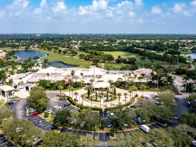 7-bedroom home for sale in Boca Raton - 7027 Queenferry Circle - MondialRealty
