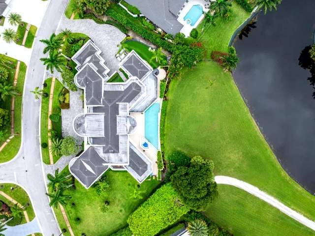 7-bedroom home for sale in Boca Raton - 7027 Queenferry Circle - MondialRealty