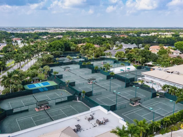 7-bedroom home for sale in Boca Raton - 7027 Queenferry Circle - MondialRealty
