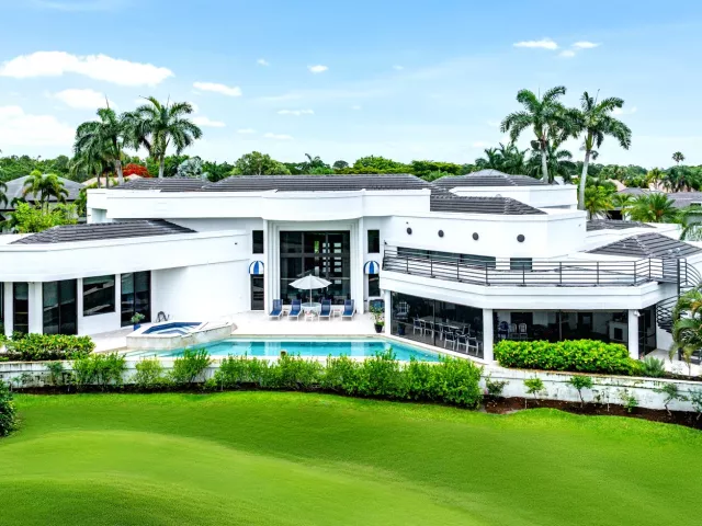 7-bedroom home for sale in Boca Raton - 7027 Queenferry Circle - MondialRealty