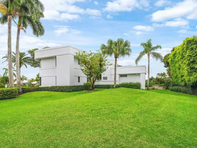 7-bedroom home for sale in Boca Raton - 7027 Queenferry Circle - MondialRealty
