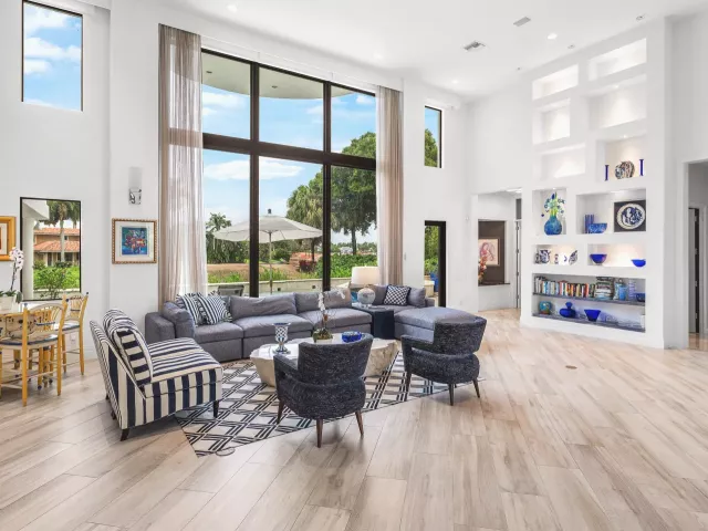 7-bedroom home for sale in Boca Raton - 7027 Queenferry Circle - MondialRealty