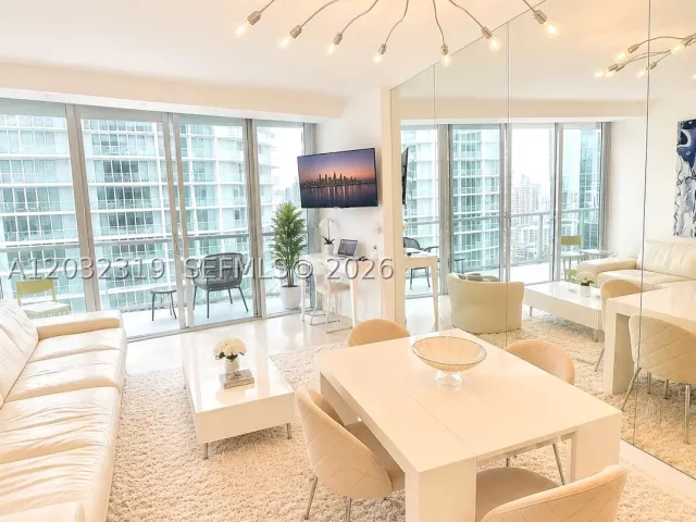 1-bedroom condo for rent in Miami - 495 Brickell Ave 3206 - MondialRealty
