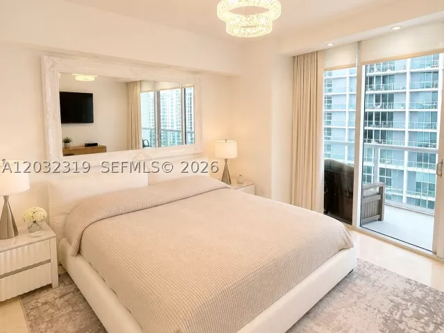1-bedroom condo for rent in Miami - 495 Brickell Ave 3206 - MondialRealty