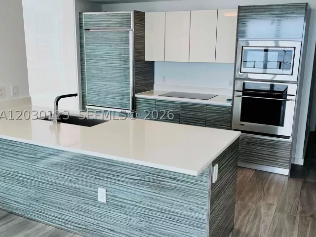3-bedroom condo for rent in Miami - 460 NE 28th St 1408 - MondialRealty
