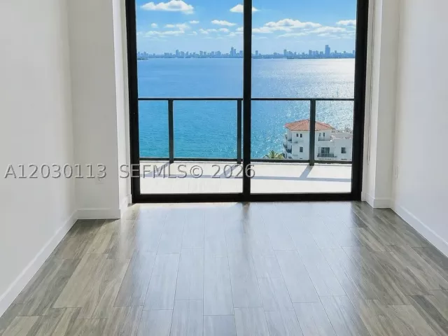 3-bedroom condo for rent in Miami - 460 NE 28th St 1408 - MondialRealty