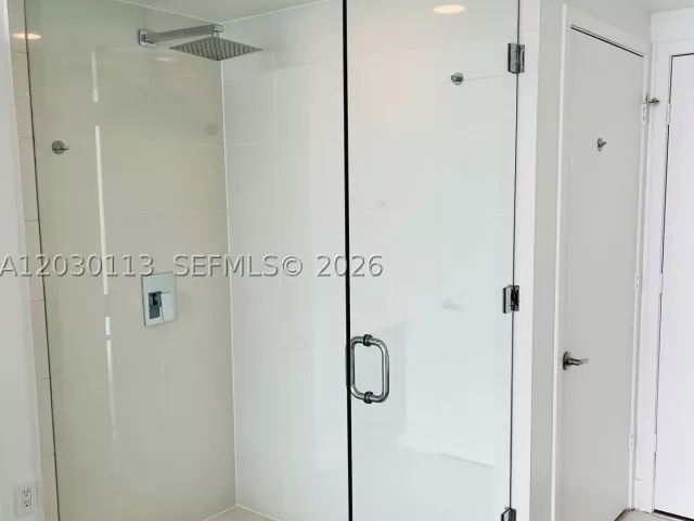 3-bedroom condo for rent in Miami - 460 NE 28th St 1408 - MondialRealty