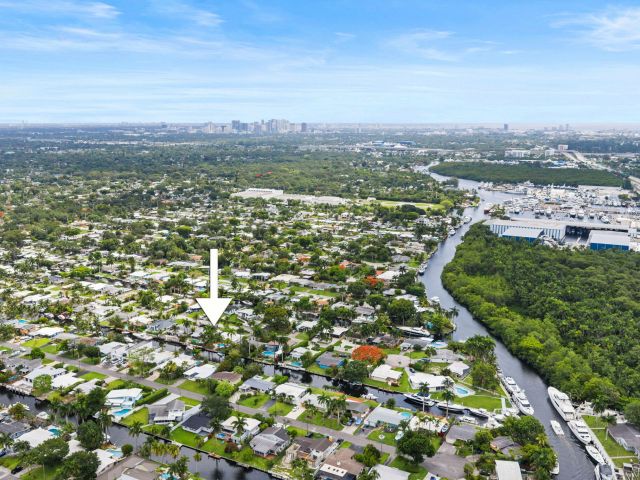 4-bedroom home for sale in Fort Lauderdale - 2625 Gulfstream Lane - MondialRealty