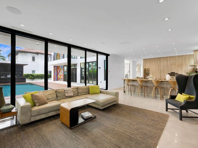 6-bedroom home for sale in North Miami Beach - 3462 NE 171st Street - MondialRealty