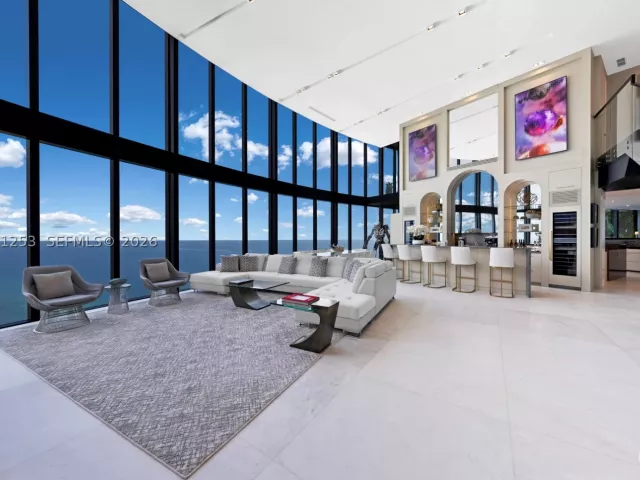 4-bedroom condo for sale in Sunny Isles Beach - 18555 Collins Ave 4405 - MondialRealty