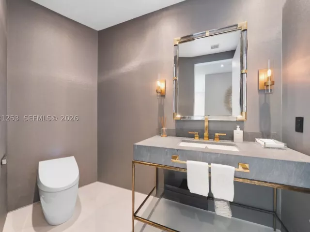 4-bedroom condo for sale in Sunny Isles Beach - 18555 Collins Ave 4405 - MondialRealty
