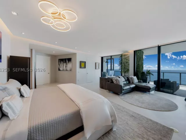 4-bedroom condo for sale in Sunny Isles Beach - 18555 Collins Ave 4405 - MondialRealty
