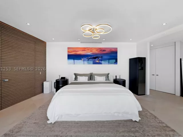 4-bedroom condo for sale in Sunny Isles Beach - 18555 Collins Ave 4405 - MondialRealty