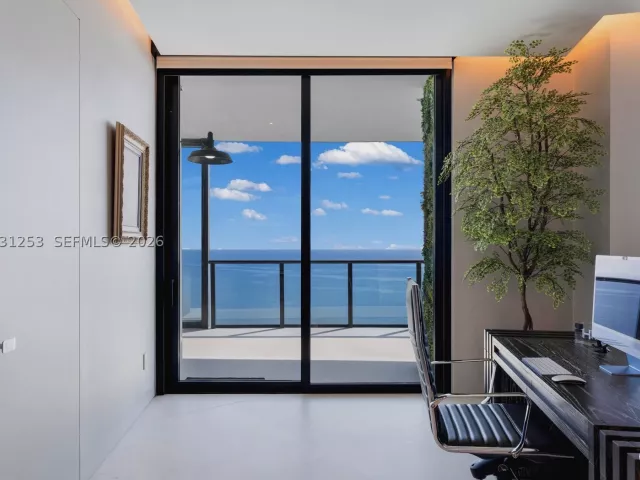 4-bedroom condo for sale in Sunny Isles Beach - 18555 Collins Ave 4405 - MondialRealty