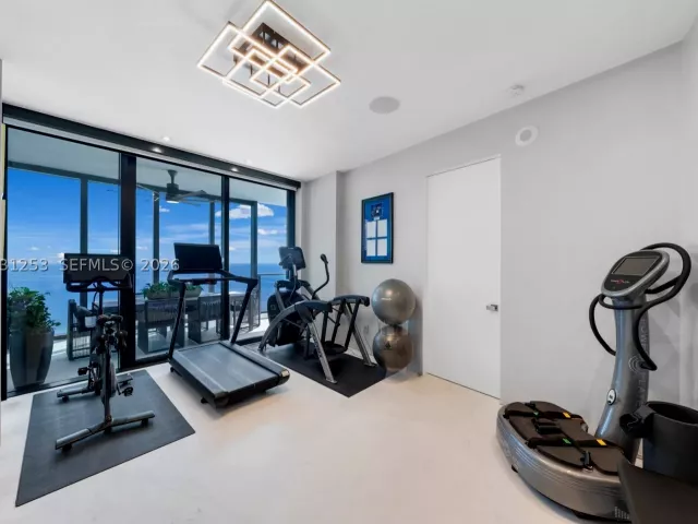 4-bedroom condo for sale in Sunny Isles Beach - 18555 Collins Ave 4405 - MondialRealty