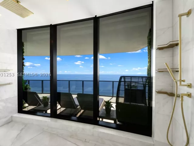 4-bedroom condo for sale in Sunny Isles Beach - 18555 Collins Ave 4405 - MondialRealty