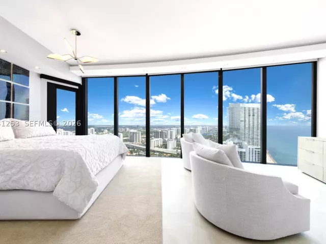 4-bedroom condo for sale in Sunny Isles Beach - 18555 Collins Ave 4405 - MondialRealty