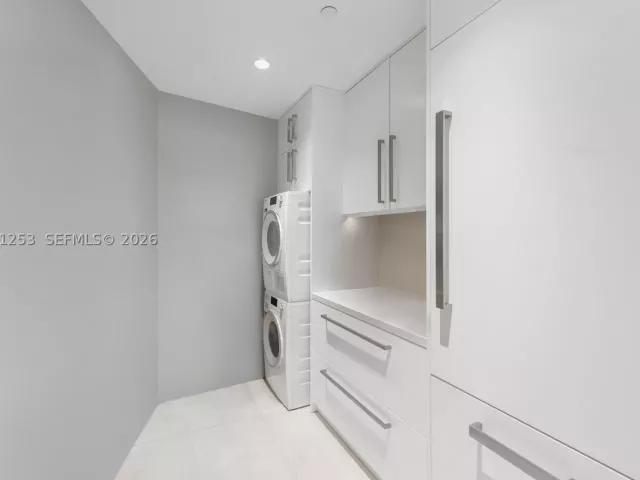 4-bedroom condo for sale in Sunny Isles Beach - 18555 Collins Ave 4405 - MondialRealty