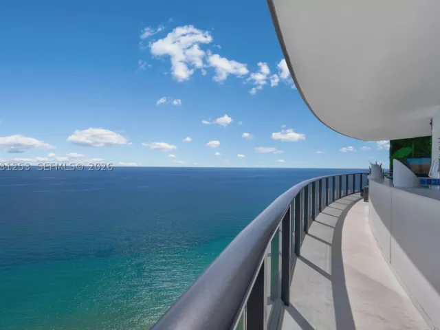 4-bedroom condo for sale in Sunny Isles Beach - 18555 Collins Ave 4405 - MondialRealty
