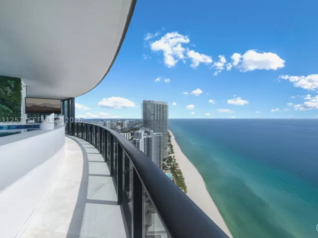 4-bedroom condo for sale in Sunny Isles Beach - 18555 Collins Ave 4405 - MondialRealty