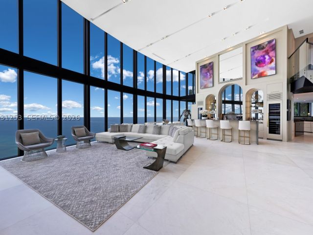 4-bedroom condo for sale in Sunny Isles Beach - 18555 Collins Ave 4405 - MondialRealty