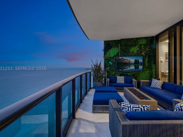 4-bedroom condo for sale in Sunny Isles Beach - 18555 Collins Ave 4405 - MondialRealty