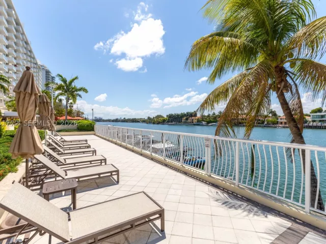 2-bedroom condo for rent in Miami Beach - 5600 Collins Ave 14R - MondialRealty