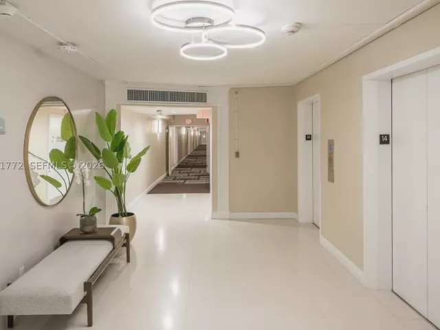 2-bedroom condo for rent in Miami Beach - 5600 Collins Ave 14R - MondialRealty