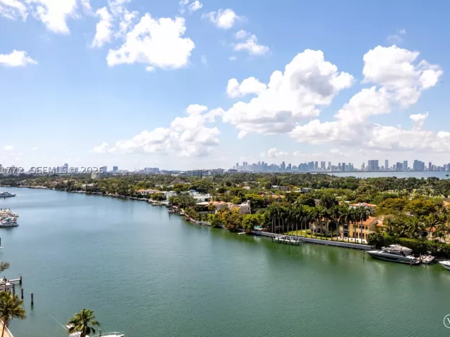 2-bedroom condo for rent in Miami Beach - 5600 Collins Ave 14R - MondialRealty