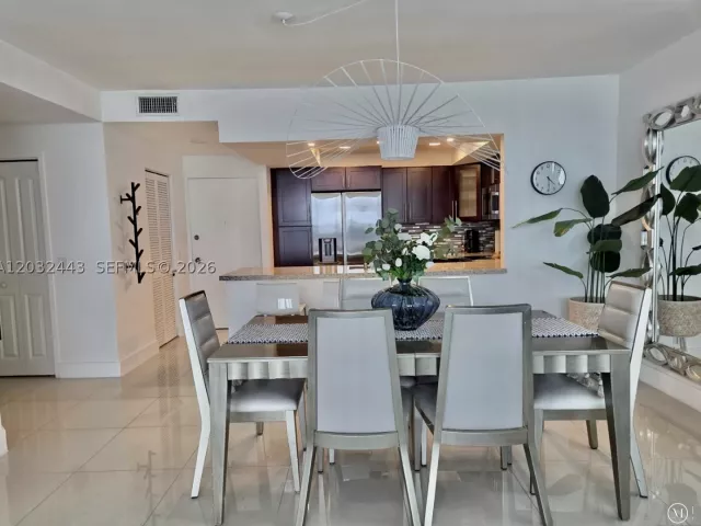 2-bedroom condo for rent in Hollywood - 3505 S Ocean Dr PH-6 - MondialRealty